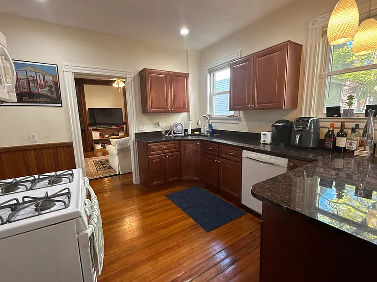 69 Wendell St #1R — Photo 8
