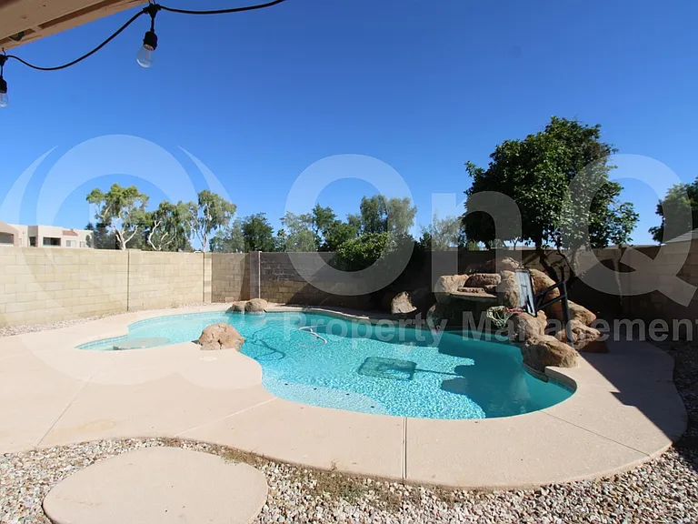 137 W Leah Ct — Photo 25