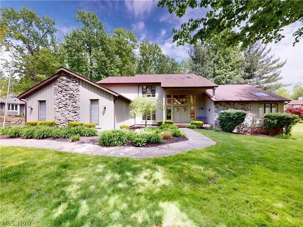 857 Hardwood Ct, Gates Mills, OH 44040