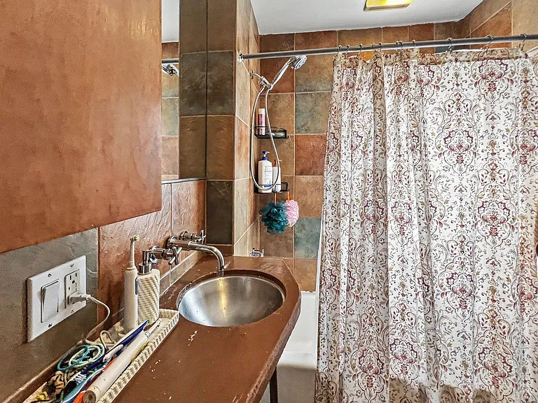1039 Rees Ave — Photo 28