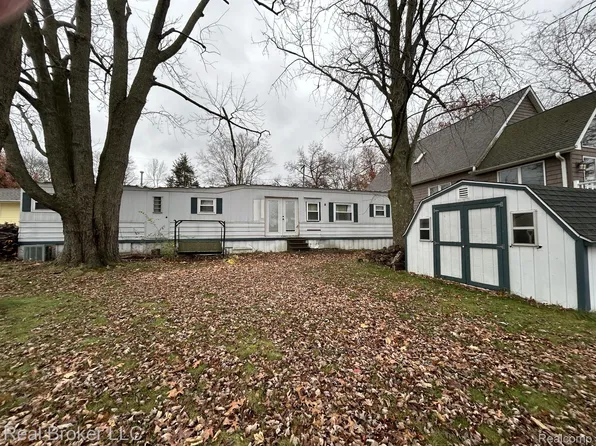 533 Norvell Beach Dr, Brooklyn, MI 49230