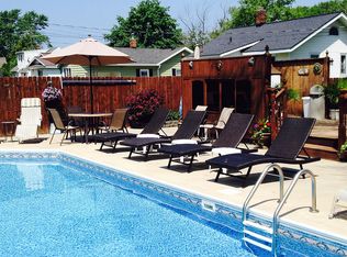 372 W 21st St, Holland, MI 49423