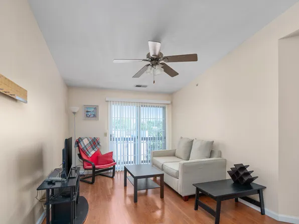 261 Simpson Ave APT 332, Lexington, KY 40504