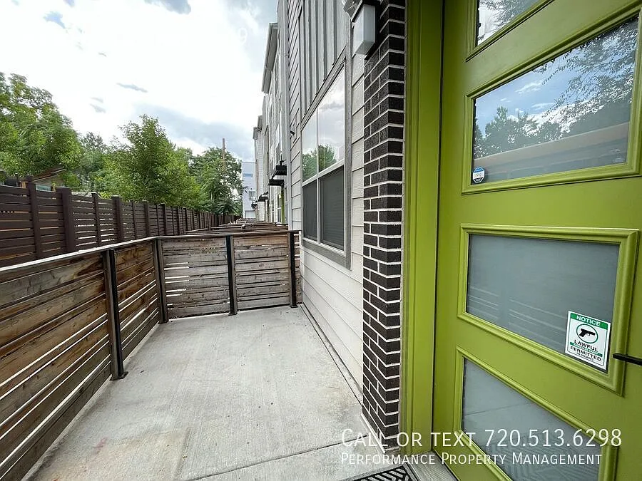 Modern 3-Story Row Home with En-Suite Bedrooms and 2-Car Garage — Photo 4