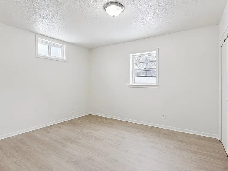 1056 S 29th St #7 — Photo 11
