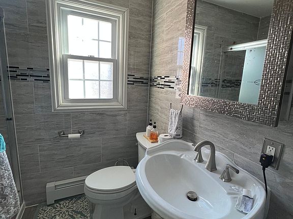 5th image of 75 Carleton St
