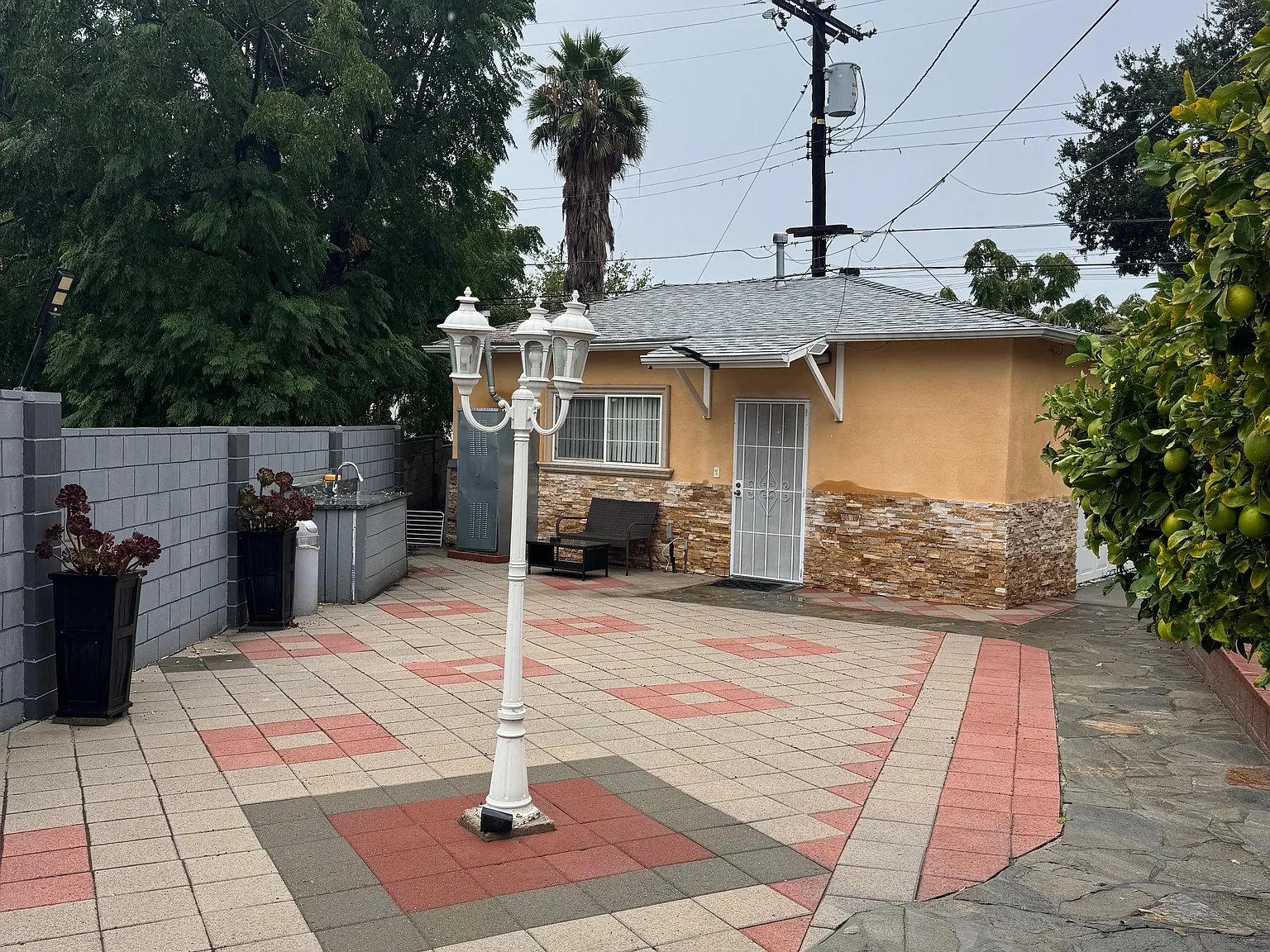 1 bed, 875 sqft, $2,400 — Photo 1