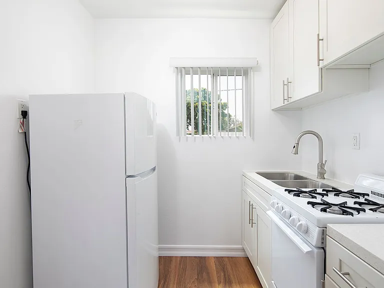 1414 Roosevelt Ave — Photo 15