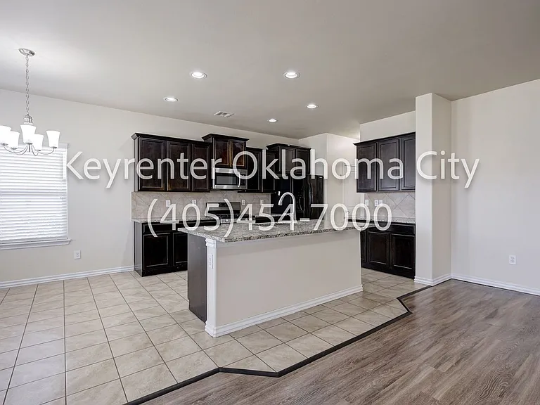 2409 Rosa Cir — Photo 10