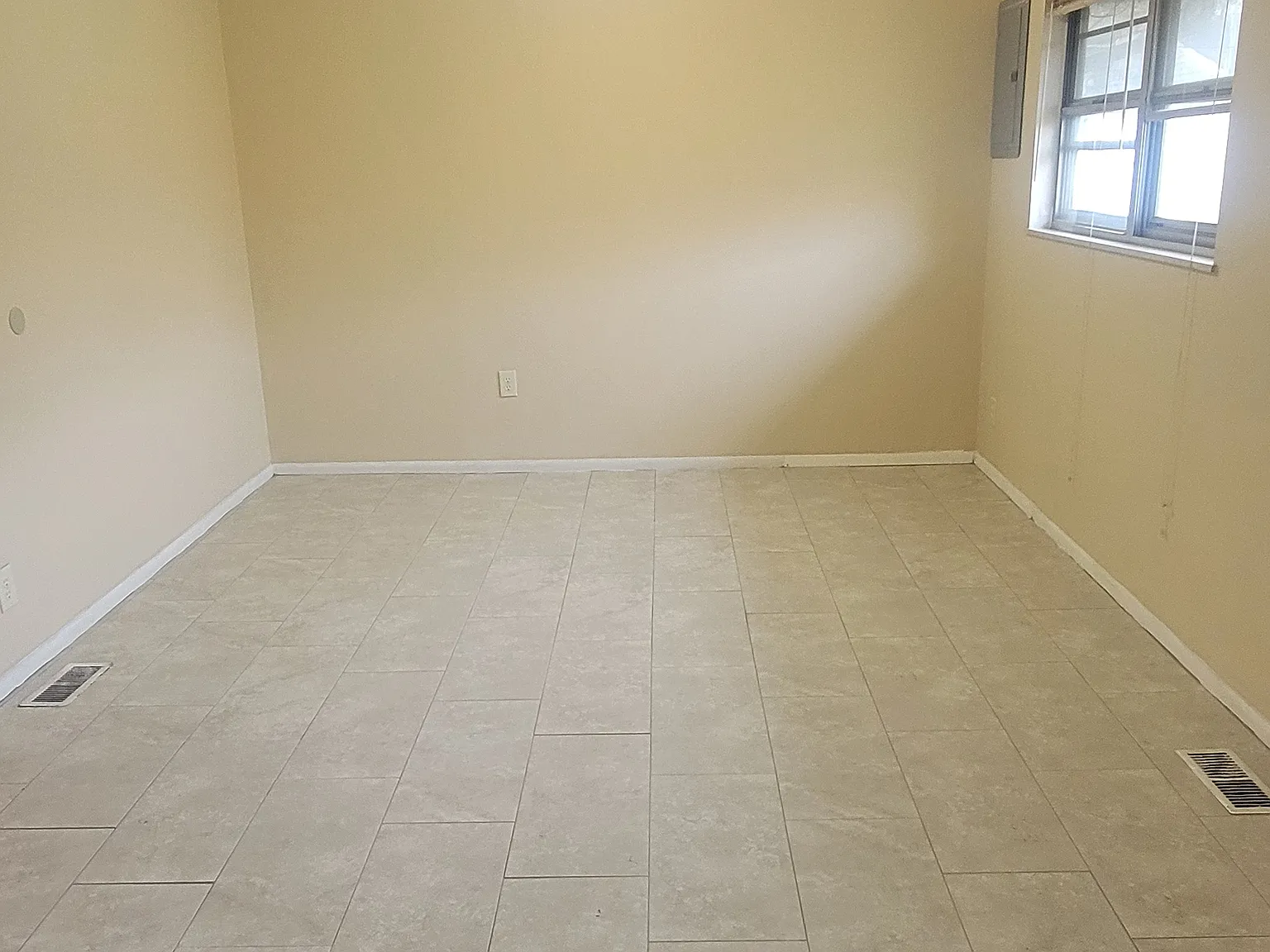 3 bed, 1100 sqft, $1,600 — Photo 2
