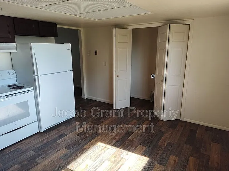 1380 E Poplar St #C — Photo 4