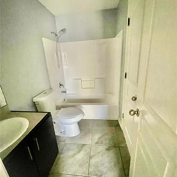 3206 Hill Crest Dr #5 — Photo 7