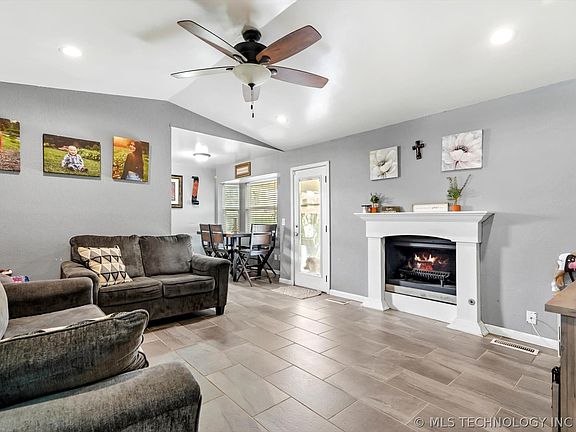 3rd image of 2781 S 136th East Pl
