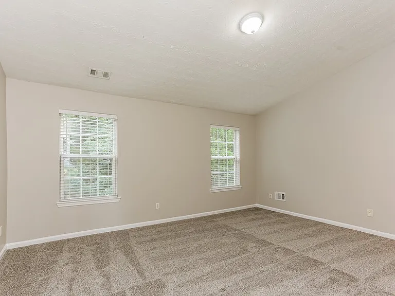 7470 Royale Ct — Photo 11