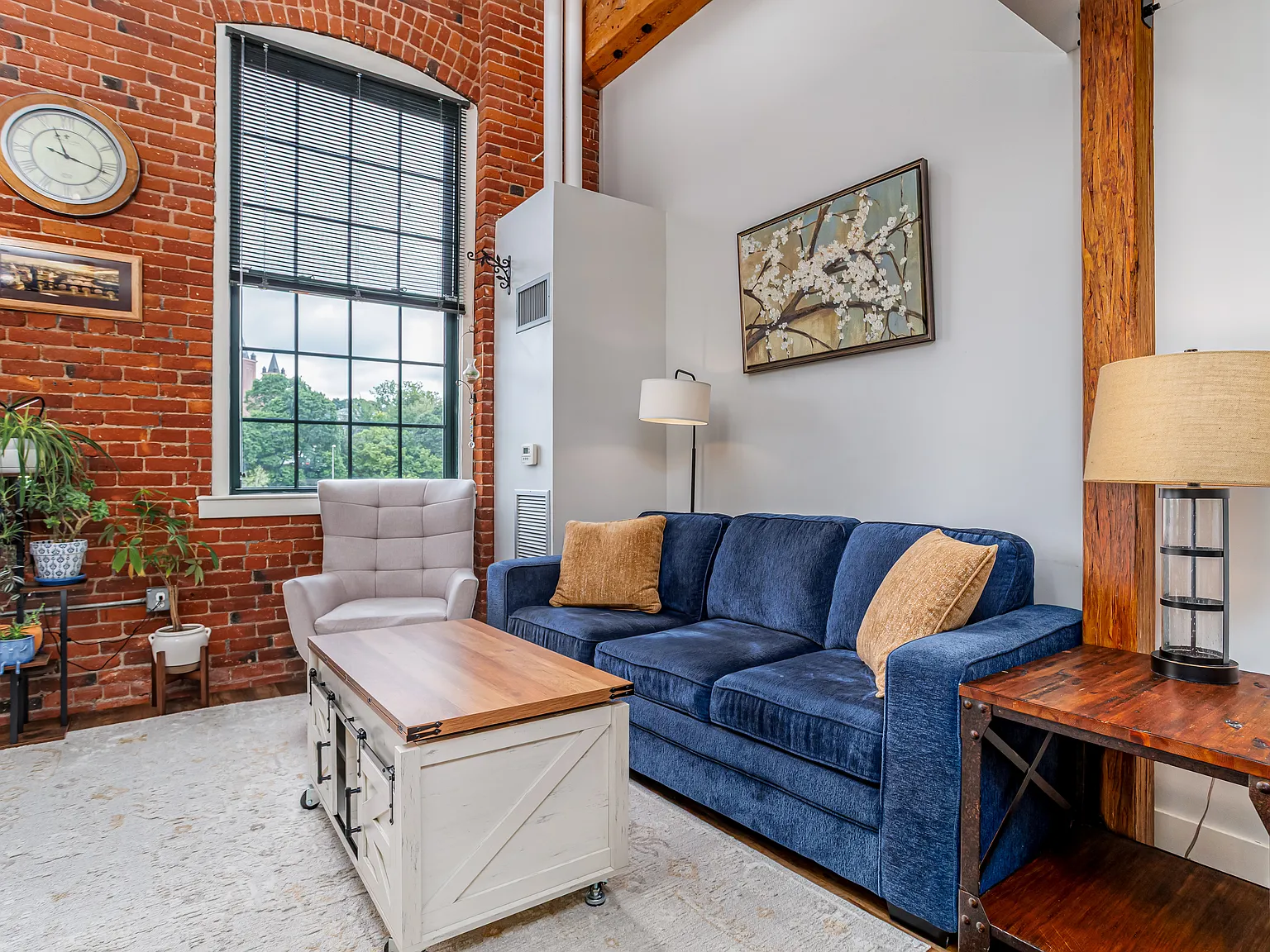 1 bed, 1.5 bath, 871 sqft, $2,050 — Photo 2