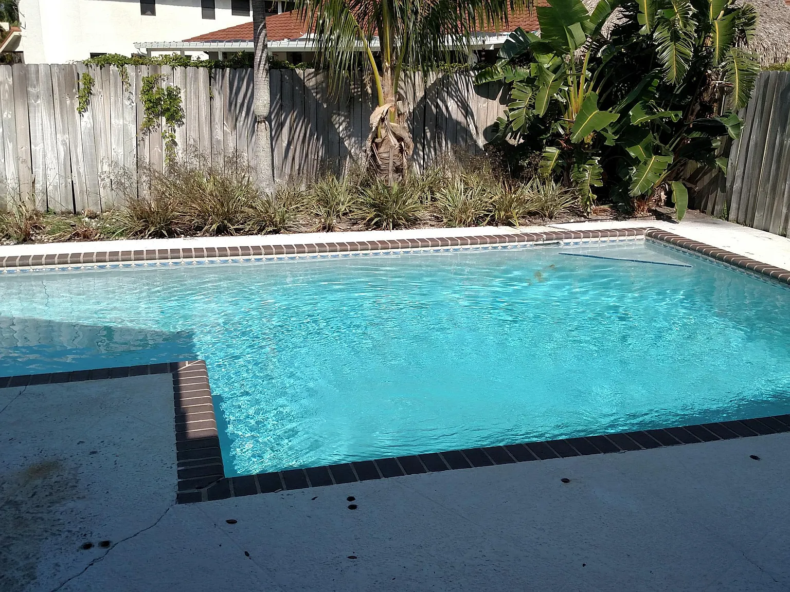 4 bed, 2.0 bath, 2200 sqft, $5,200 — Photo 2