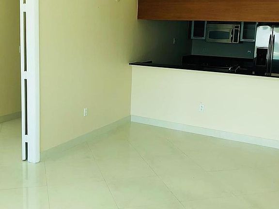 4th image of 1800 N Bayshore Dr APT 1916
