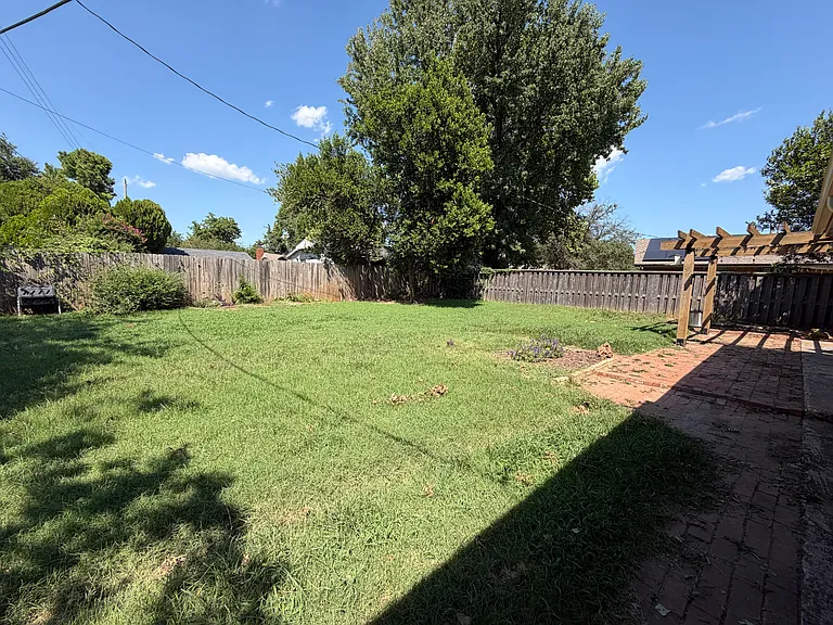 2517 Chateau Dr — Photo 31