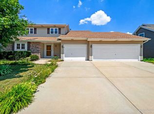 27W332 Victoria Ln, Winfield, IL 60190