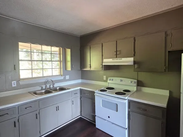 587 Bandy Ln APT 8C, Ringgold, GA 30736