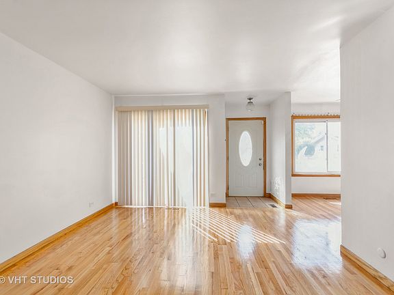 2nd image of 2312 Windsor Ln