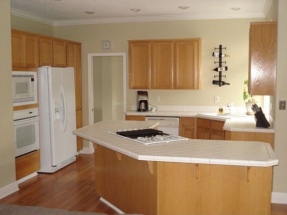 Kitchen that opens to family room