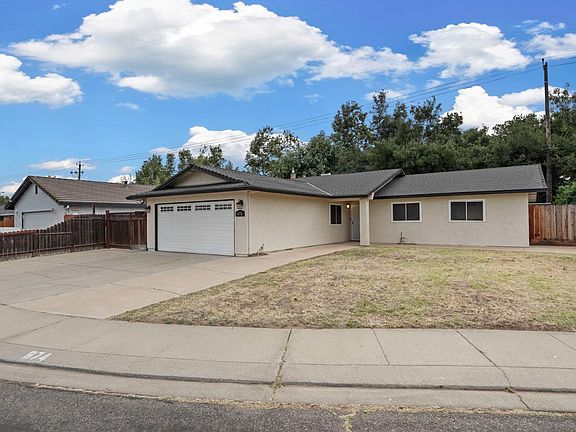 3rd image of 674 Privet Pl