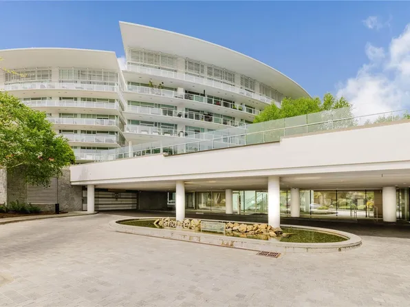 68 Songhees Rd #120, Victoria, BC V9A 0A3