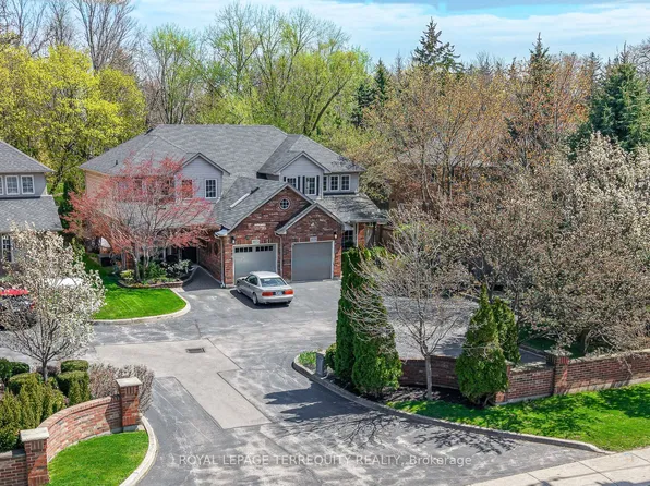 3076 Lakeshore Rd W, Oakville, ON L6L 1J2