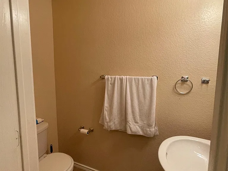 12840 Saint Mary Dr — Photo 7