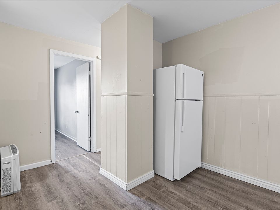 Kitchen facing Bedroom