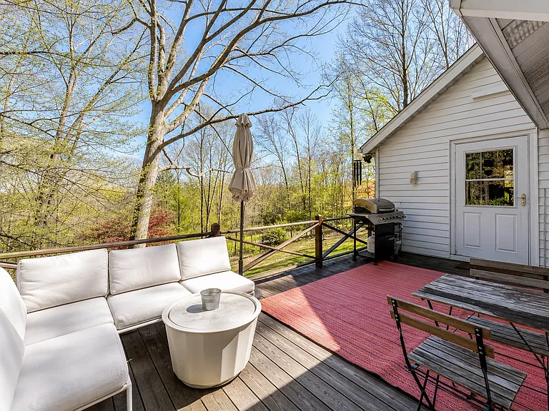 1140 Barrett Cir W — Photo 21