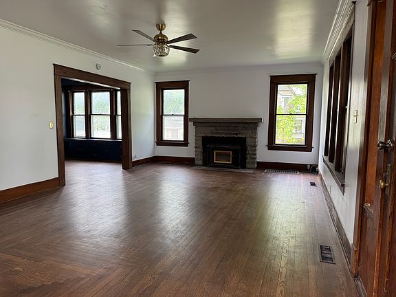 Living/foyer