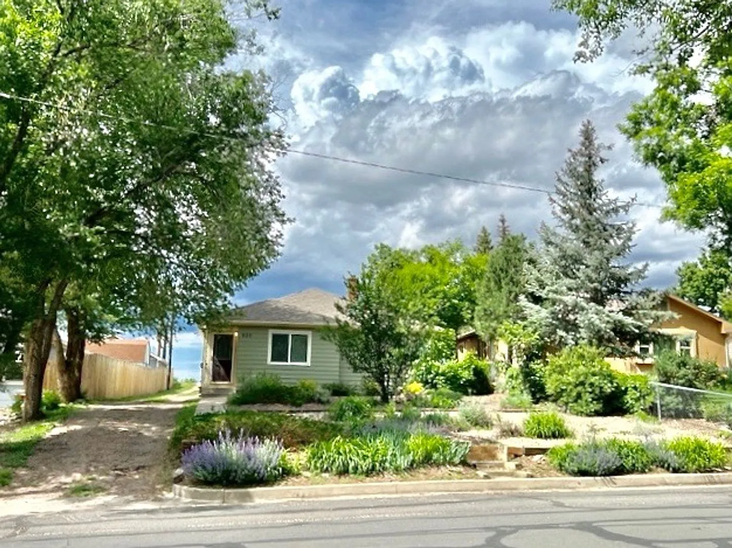 Adorable Home In Hillside Neighborhood! — Photo 1