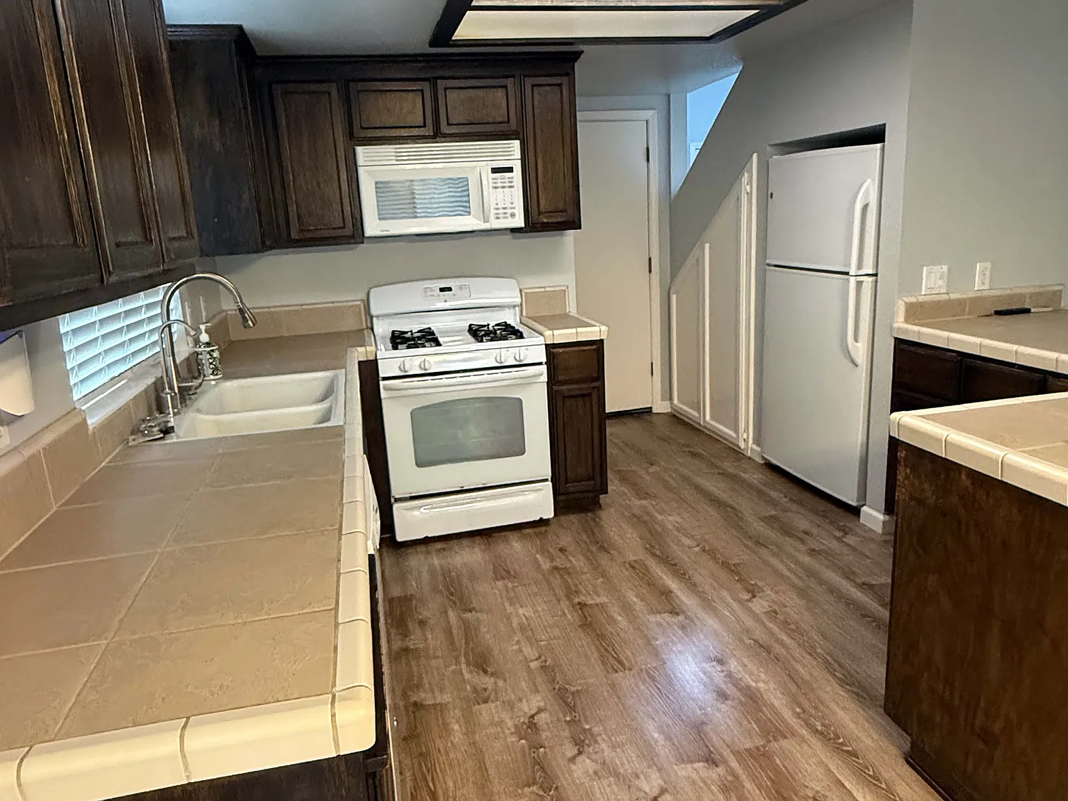 3 bed, 1400 sqft, $2,200 — Photo 3