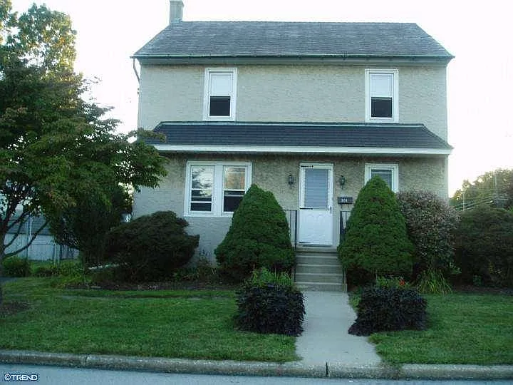 301 Roberts Ave photo 1