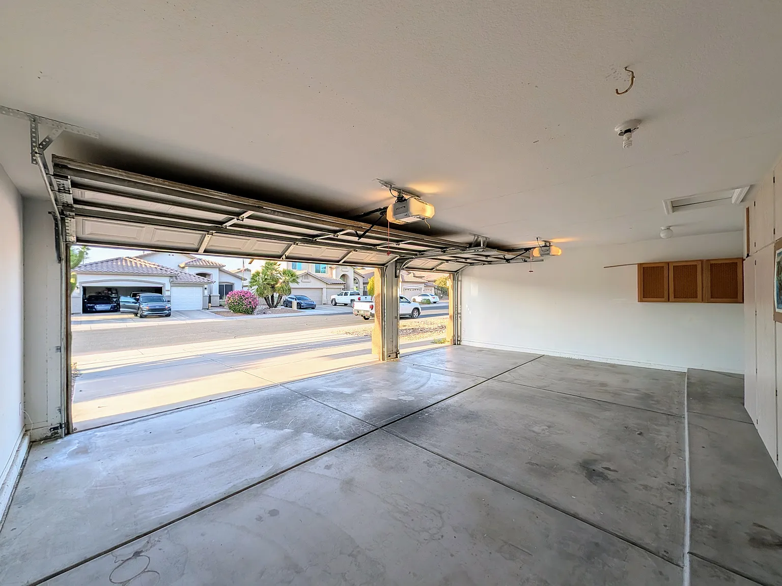 3 bed, 1594 sqft, $2,098 — Photo 1