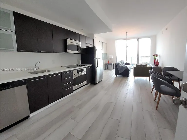90 SW 3rd St #2208 — Photo 9