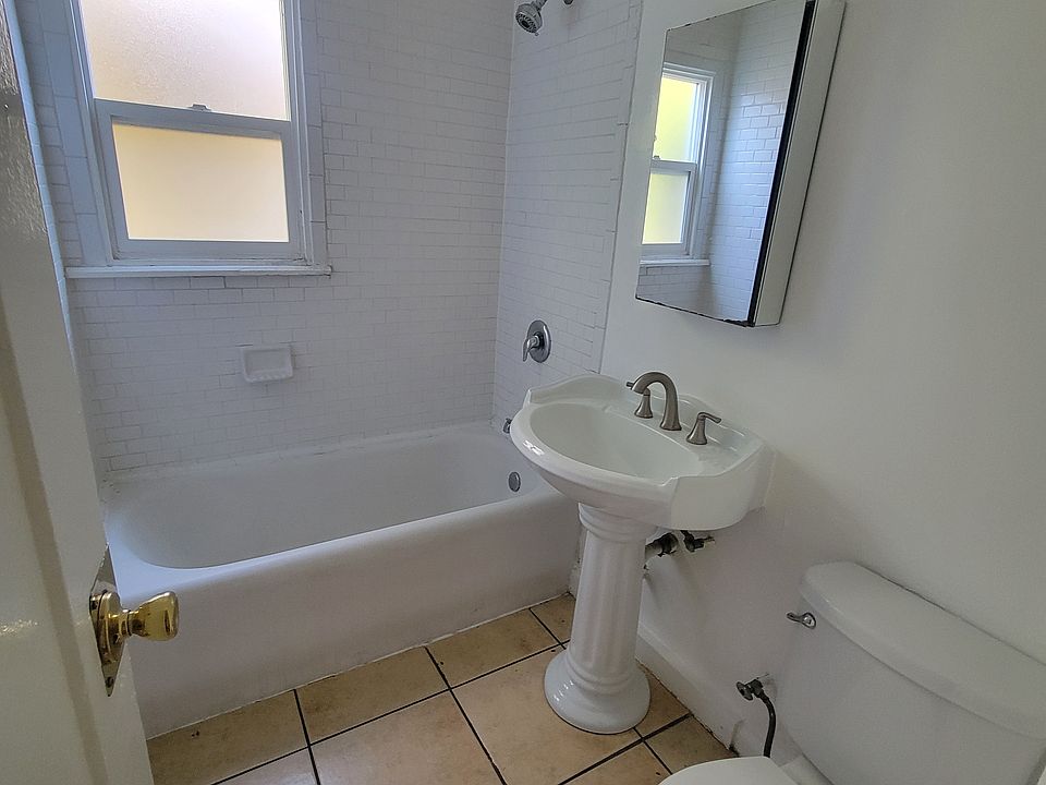 2nd image of 1012 N Ardmore Ave APT 108