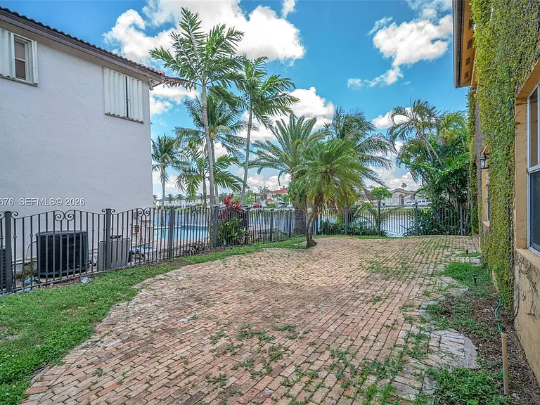 2155 SW 156th Ct — Photo 56