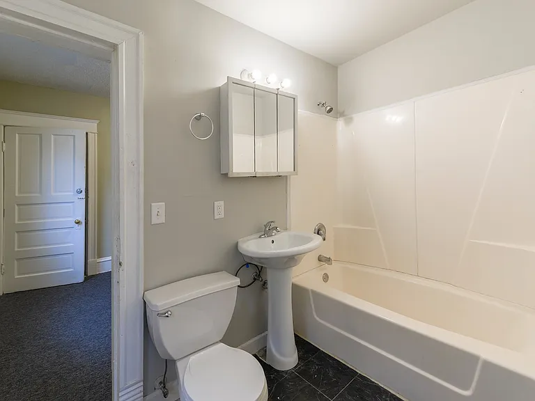 2208-2210 Glenwood Ave — Photo 8