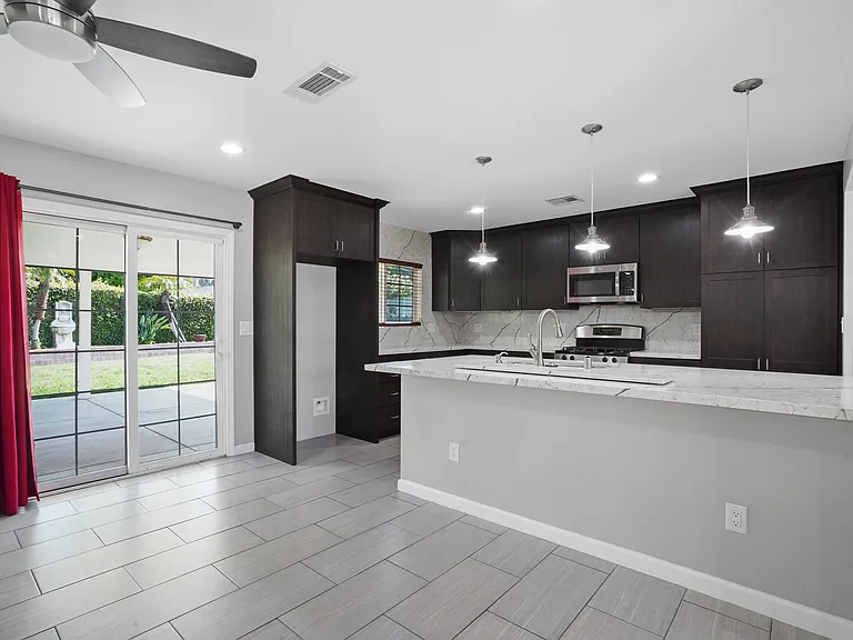20247 Kinzie St — Photo 3