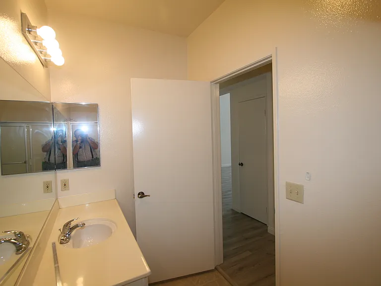 3637 Clarington Ave #202 — Photo 39