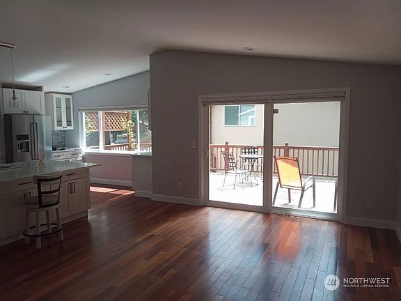 5th image of 14022 E 111th Avenue E