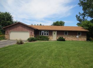 7331 E Vista Dr, Stillman Valley, IL 61084