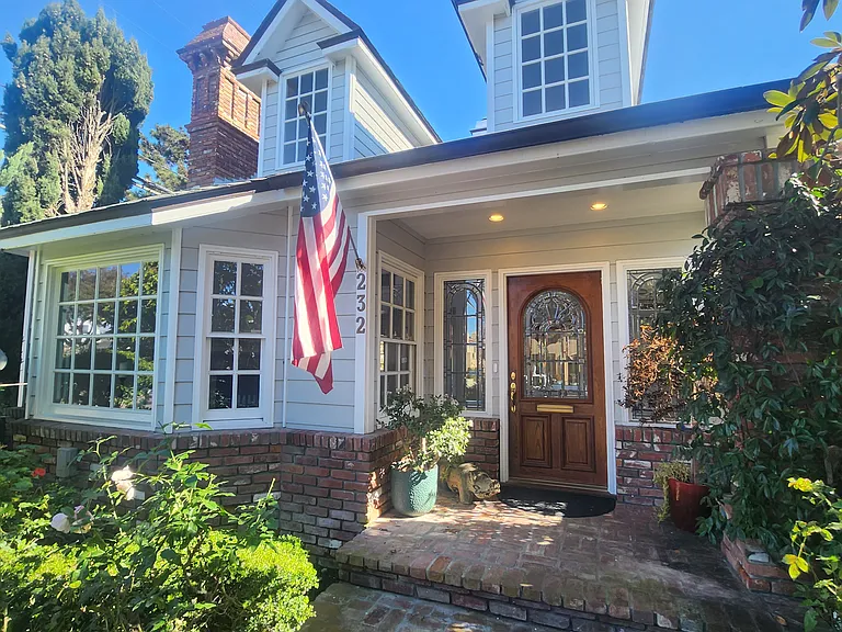 Welcome to 232 Jasmine in the heart of Corona del Mar