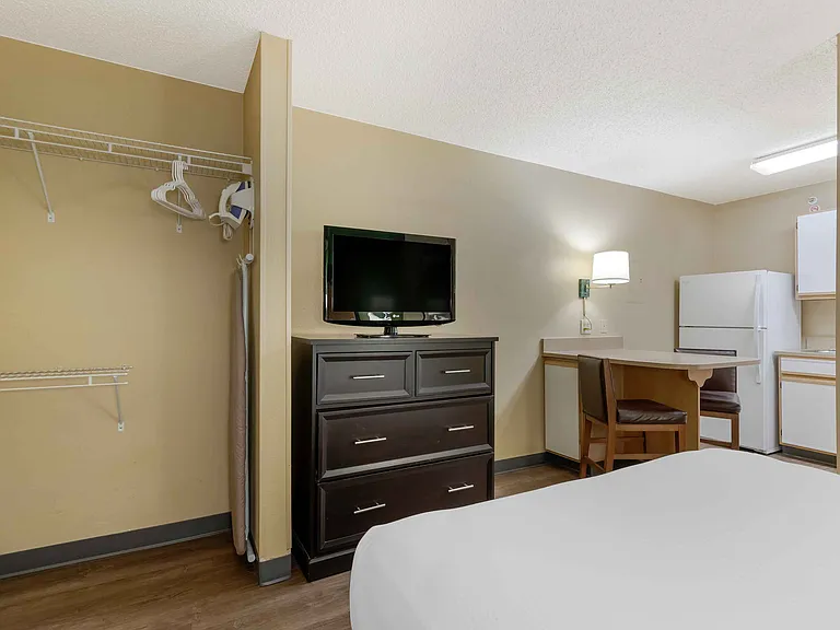 Studio Suite - 1 Queen Bed