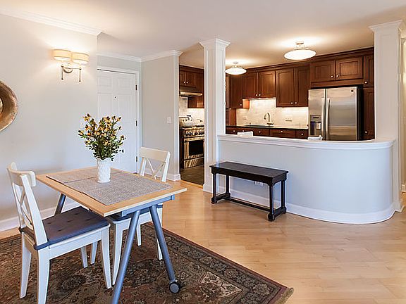 5th image of 3940 W Bryn Mawr Ave APT 305