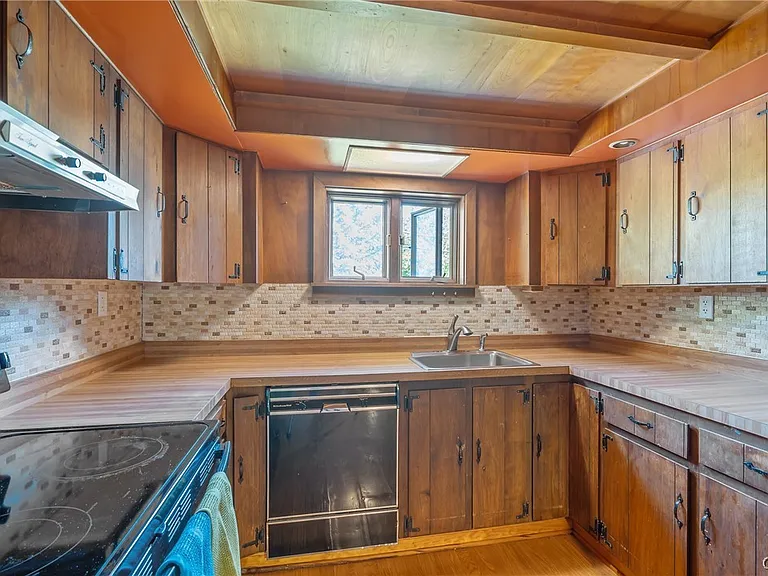 6555 Woodchuck Hill Rd — Photo 21