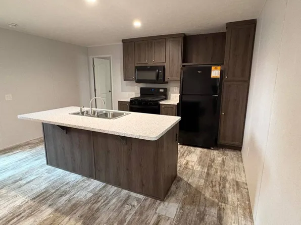 3102 N 15th St Trailer 111, Fort Dodge, IA 50501